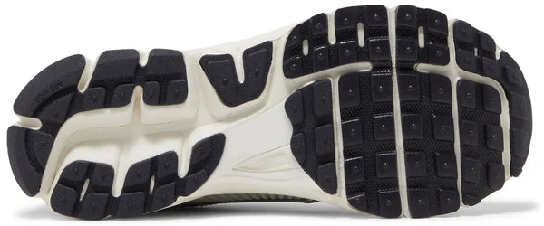 NIKE ZOOM VOMERO 5 PHOTON DUST METALLIC SILVER