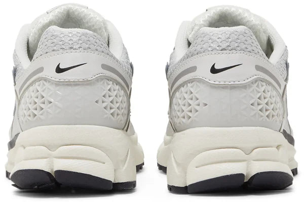 NIKE ZOOM VOMERO 5 PHOTON DUST METALLIC SILVER