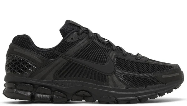 NIKE ZOOM VOMERO 5 TRIPLE BLACK