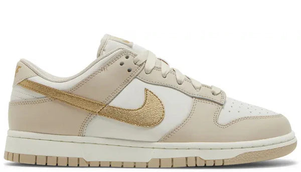 Nike dunk Metallic Gold