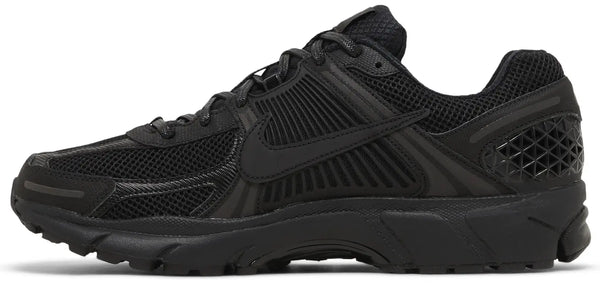 NIKE ZOOM VOMERO 5 TRIPLE BLACK