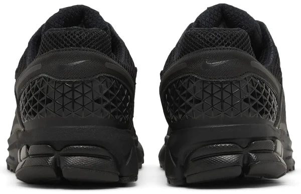 NIKE ZOOM VOMERO 5 TRIPLE BLACK