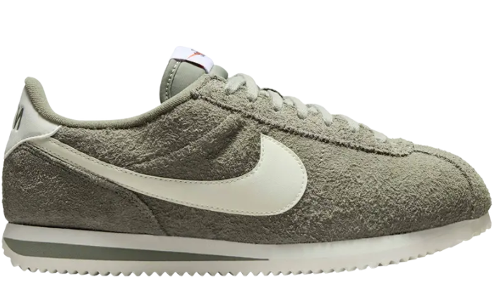 Nike  Follow Cortez Vintage Sneakers in Suede