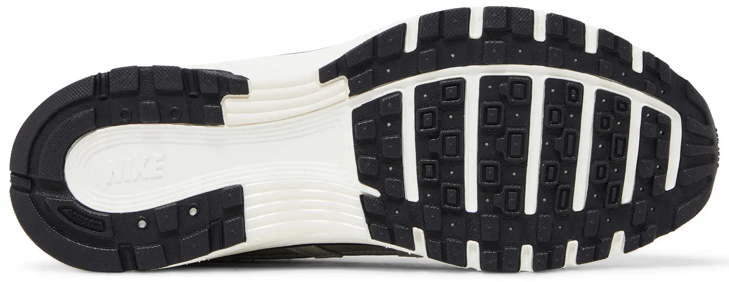 NIKE P-6000 METALLIC SILVER