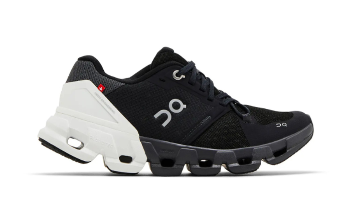 On cloud flyer 4 black